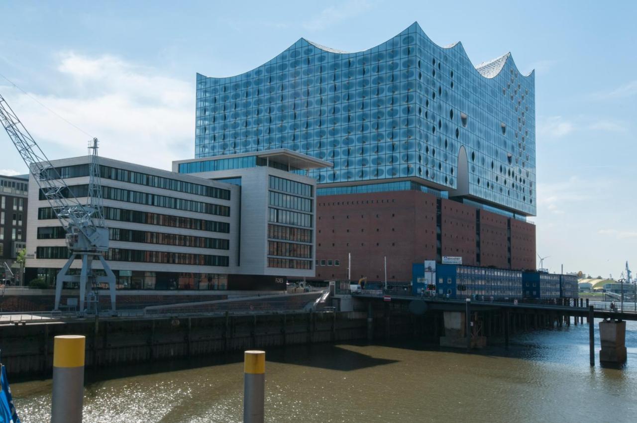 An Der Elbphilharmonie Contactless Check In * Hamburg